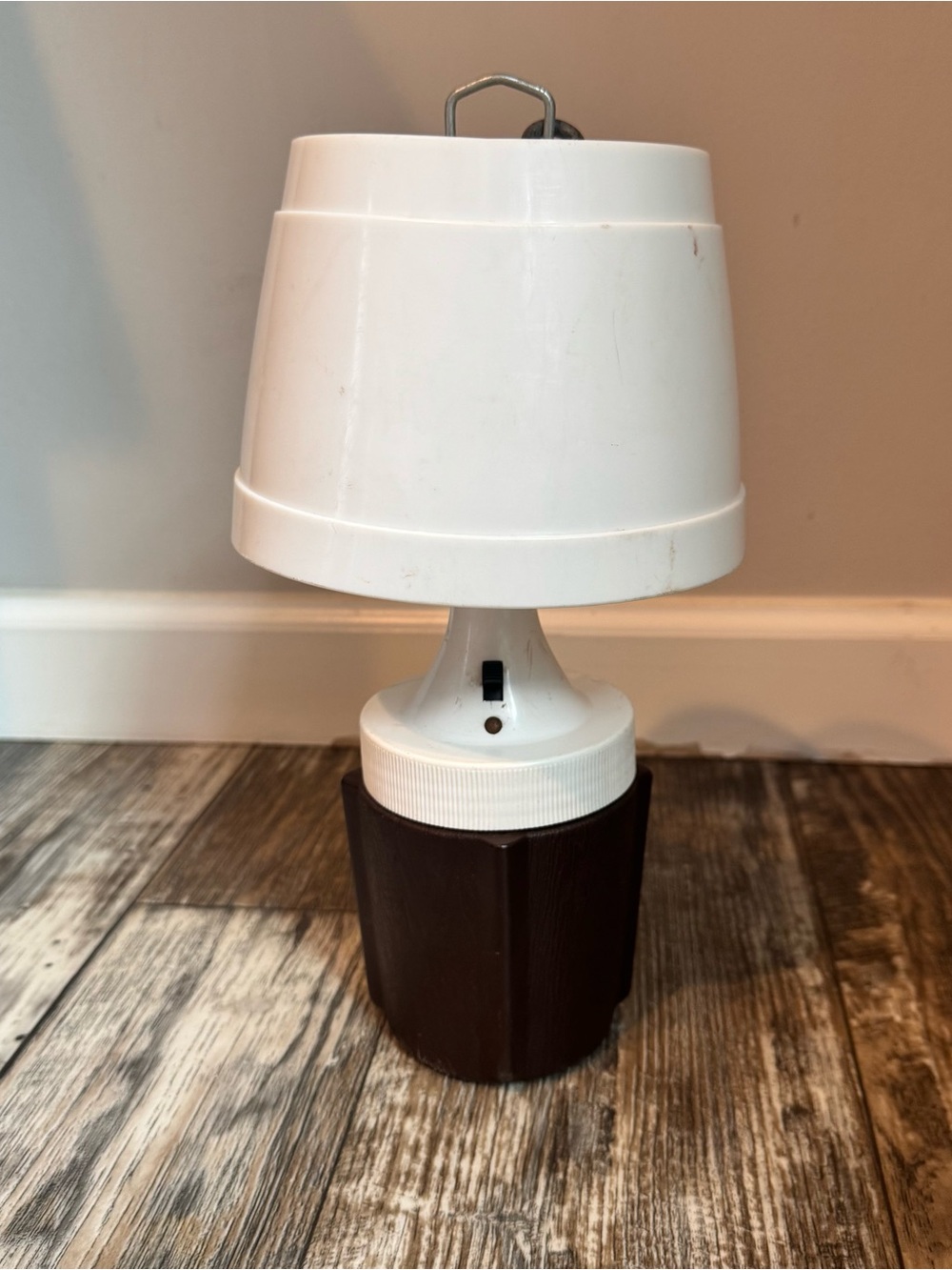Vintage 1970s Ray-O-Vac RayOVac Portable Camping Light Table Lamp Brown Retro